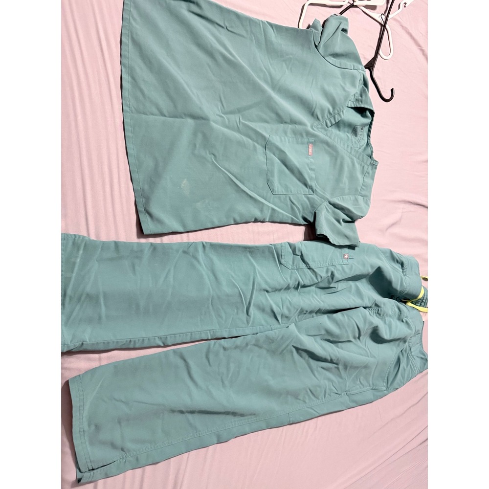 FIGS Technical Collection Scrub Set Sage Green Top S Kade Cargo Pants MP